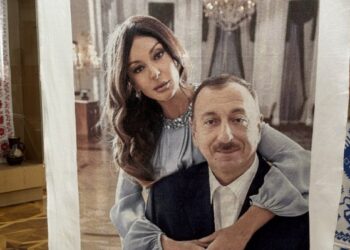 Сумська майстриня вишила портрет азербайджанського президента з дружиною | Суми та область