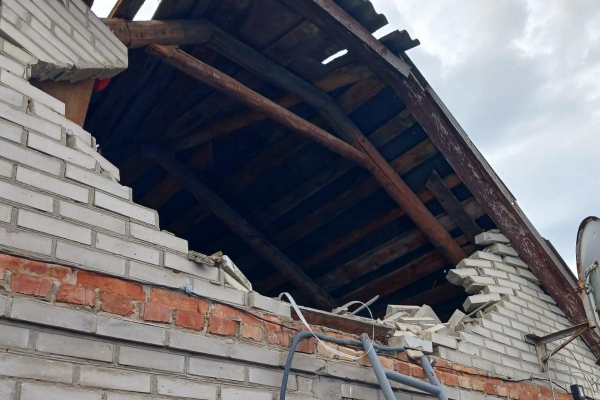 У поліції показали понівечені обстрілами житлов будинки | Суми та область