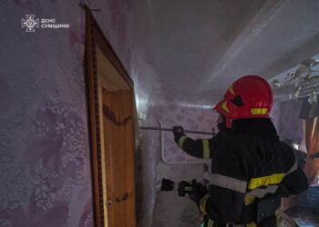 У Ромнах вогнеборці ліквідували загоряння житлового будинку | Суми та область