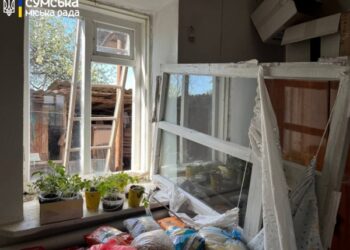 У Стецьківському старостаті внаслідок нічної атаки пошкоджено нежитлові приміщення та до 15 будинків | Суми та область