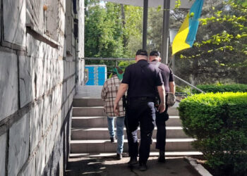 Женщина из Одесской области ударила сына-подростка ножом в грудь: парня госпитализировали