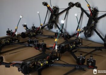 Бойові “пташки” для ЗСУ: від громади міста військовим передали партію дронів » Миколаївський Оглядач