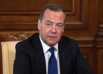 Медведєв після слів Путіна про брудну бомбу пригрозив Україні ядерним ударом