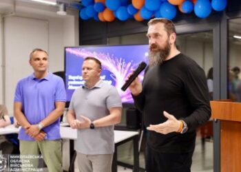 Міністр освіти і науки України Оксен Лісовий відвідав Миколаївщину: огляд навчальних закладів і передача шкільних автобусів » Миколаївський Оглядач