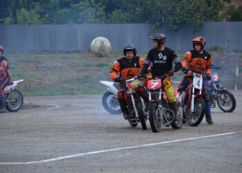 Мотобольна мачухівська «Дружба» по черзі перемогла дві команди з Кам’янця-Подільського • Мотобол •