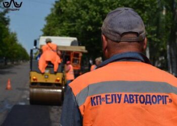 На проспекті Корабелів ліквідовують аварійні ділянки дорожнього покриття » Миколаївський Оглядач