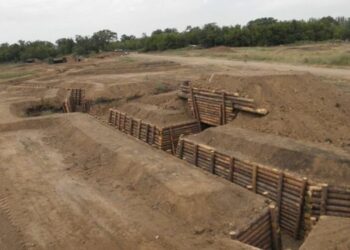 Нестача фортифікаційних споруд призводить до втрат на фронті | Політика