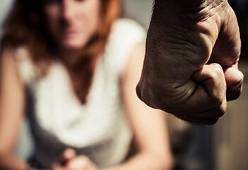 Побив співмешканку під час сварки: поліцейські затримали миколаївця за підозрою у нанесенні тяжких тілесних ушкоджень » Миколаївський Оглядач