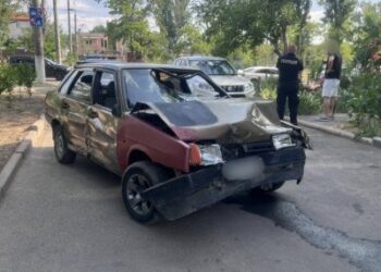 Скоїв подвійне ДТП та втік з місця події – у Миколаєві поліцейські затримали у процесуальному порядку нетверезого водія ВАЗу » Миколаївський Оглядач