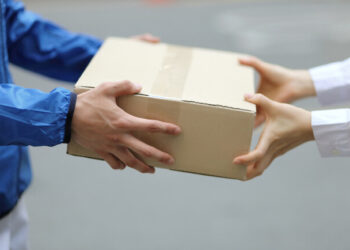 Сравним Укрпочту, Новую почту, Meest и Delivery: какие цены и сроки доставки