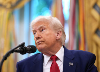 Трамп поговорил с Путиным после атаки дронов на российские авиабазы