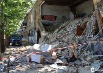У Миколаєві обвалилася частина будівлі “Дормашини”, яка була пошкоджена ворожим обстрілом » Миколаївський Оглядач