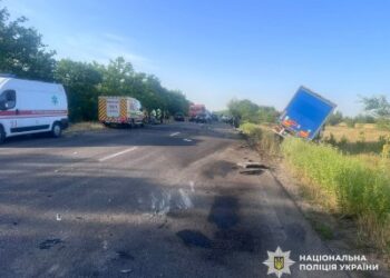 У Миколаївському районі внаслідок ДТП загинули троє людей, у тому числі неповнолітня: поліція працює на місці події » Миколаївський Оглядач