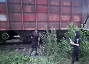 Залезла на крышу поезда: в Одесском районе травмировалась 13-летняя девочка
