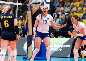 Жіноча волейбольна збірна, з тренером «Решетилівки» у штабі, перемогла Швецію і вийшла у фінал Золотої Євроліги • Волейбол •