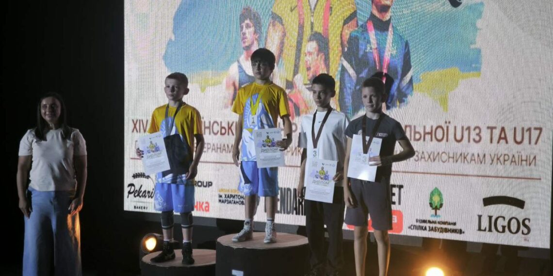 Борці з Полтавщини здобули чотири нагороди на всеукраїнських змаганнях в Івано-Франківську • Вільна боротьба •