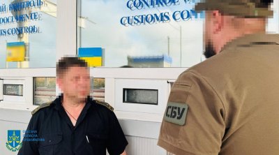 Чотирьох інспекторів одного з підрозділів Одеської митниці викрито на систематичному одержанні хабарів від перевізників » Миколаївський Оглядач