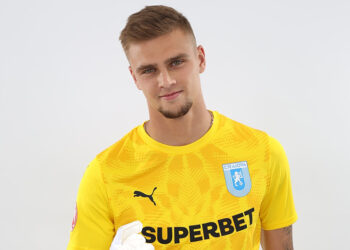 Павло Ісенко став гравцем румунської «Університаті» з Крайови • Футбол •