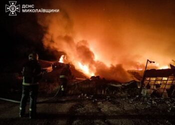 У м. Миколаєві вогнеборці ліквідували пожежі, спричинені ворожим обстрілом » Миколаївський Оглядач