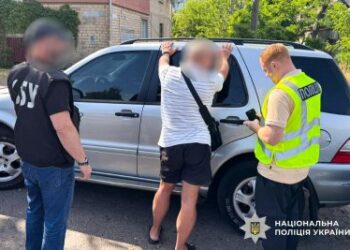 У Миколаєві поліцейські викрили на хабарі посередника та службову особу медичного закладу » Миколаївський Оглядач