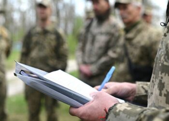 В Одессе во время мобилизационного рейда на Водопроводной один мужчина напал на полицейского, другой пытался скрыться