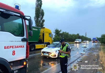 Внаслідок зіткнення вантажівок травмувався 43-річний водій – слідчі поліції встановлюють обставини ДТП у Миколаївському районі » Миколаївський Оглядач