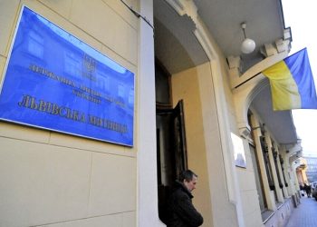 Екскерівник Львівської митниці поновився на посаді через суд –