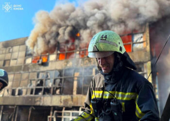 Київ під вогнем: нова нічна атака РФ забрала життя та зруйнувала медзаклад (ВІДЕО) | Надзвичайні події