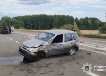 На Чернігівщині перекинулася маршрутка з пасажирами: 13 людей постраждали