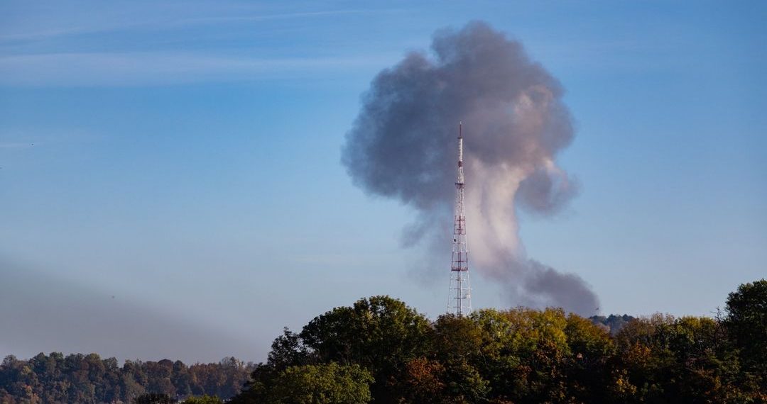 Росіяни завдали комбінованого удару по Львову, є загиблі –