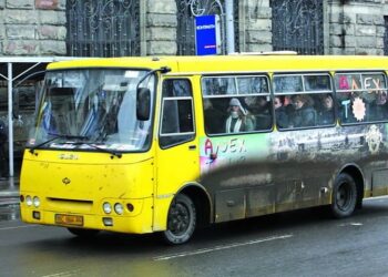 У Львові просять помити маршрутки –