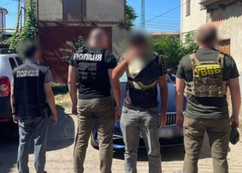 В Одессе задержали мужчин, предлагавших 7500 долларов взятки пограничнику за незаконное пересечение границы