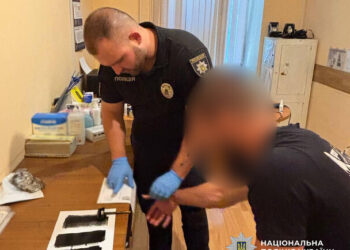 В Одессе задержали поджигателя, который поджег два автомобиля и скрылся в Кривом Роге