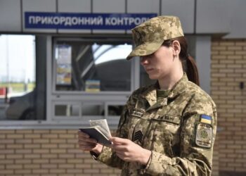 Выезд забронированных работников в отпуск за границу: какие документы нужны и что нужно знать