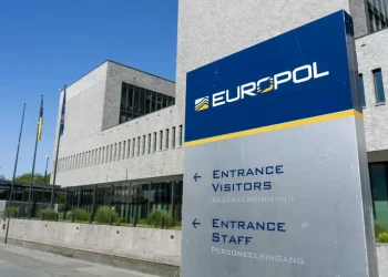 Двох підлітків у Нідерландах затримали за шпигунство на користь Росії BBC — новини Україна – Світові новини