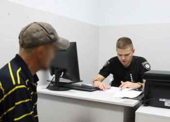 Напідпитку спалив п’ятиповерхівку: є підозрюваний у пожежі на Зестафонській у Запоріжжі