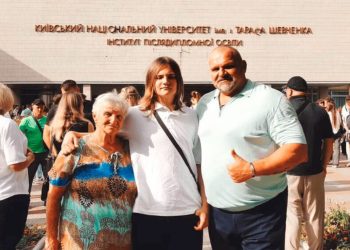 Не встигли озирнутися, як діти закінчили школу: де здобуватимуть освіту далі сини Кароль, Вірастюка, Горової | Шоубизнес