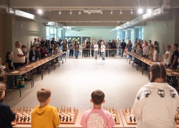 Новини Львова: Шаховий поєдинок: 40 львівських школярів проти 4 чемпіонів
