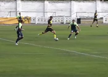 Новосанжарський «Стандарт» зазнав розгрому від «Авангарда» з Лозової • Футбол •