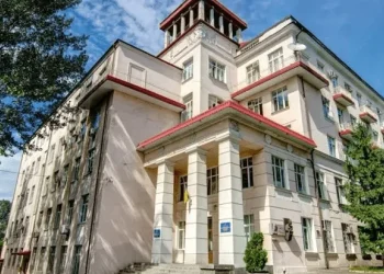 Один із ВИШів Дніпра увійшов у ТОП-10 найкращих в Україні