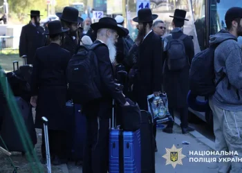 Паломники-хасиди залишають Умань після Рош ха Шана – безпеку забезпечує поліція – Світові новини