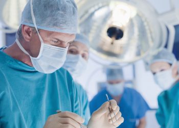 У Львові дитині провели складну операцію через ковпачок від ручки у бронху –