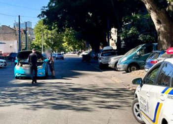 В Одессе легковушка сбила дедушку: пострадавший в больнице