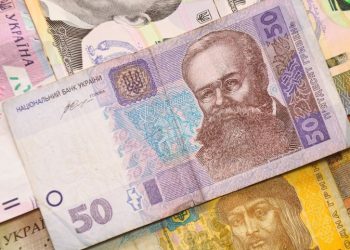 За вихідні аферисти “облегшили” рахунки запоріжців на понад 90 тисяч гривень: яким чином