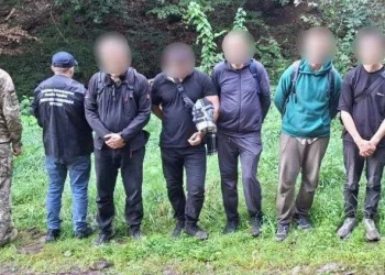 Жінка з Закарпаття вела п’ятьох чоловіків до Румунії, серед них – житель Дніпра