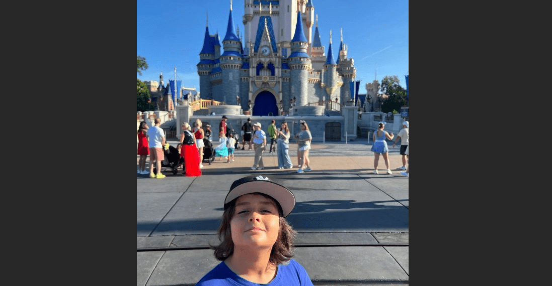 Як виглядає 10-річний син 55-річної Ірини Білик: старшого-копію Скрябіна приховує, а молодшим – світить | Шоубизнес