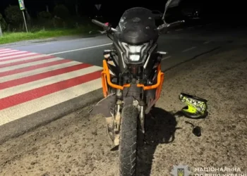 На Львівщині 18-річний мотоцикліст збив пішохода: потерпілого госпіталізували