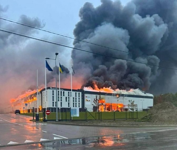 У Львові палає індустріальний парк Sparrow після нічної атаки –