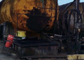 Зливали відходи в ґрунт: трьох запоріжців судитимуть за підробку пального