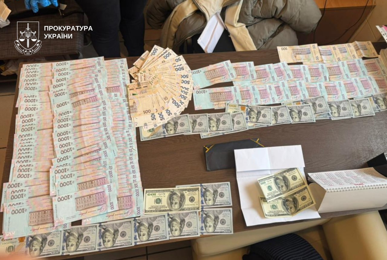на Дніпропетровщині троє медиків «заробляли» на військовозобов'язаних